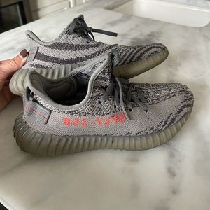 Yeezy Boost 350 V2, good condition, youth boys Size US. 6